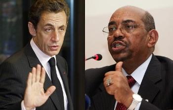 Sudanese president Omer Hassan Al-Bashir (R) and French president Nicolas Sarkozy (L)