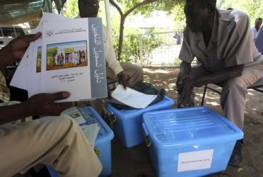 Sudanese officials show registration kits at the Elections High Committee compound in Khartoum November 1, 2009. (Reuters)