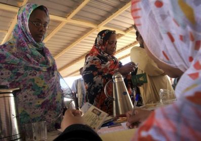 Women register for Sudan's first presidential and legislative elections in Khartoum November 1, 2009.  (Reuters)