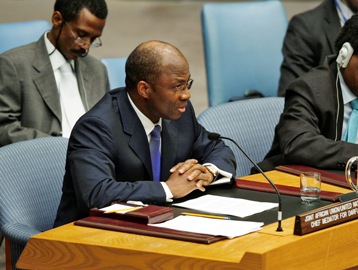 Djibril Yipènè Bassolé, Joint African Union-United Nations Chief Mediator for Darfur, briefs the Security Council on the situation in Sudan, on Nov 30, 2008 (photo Sophie Paris- UN)