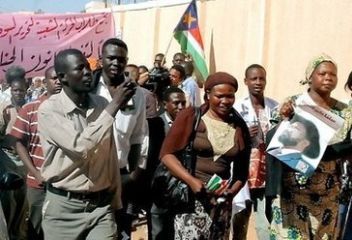 SPLM supporters take part in a pro-democracy rally in Khartoum's twin city of Omdurman on Monday Dec 14, 2009 (AFP)