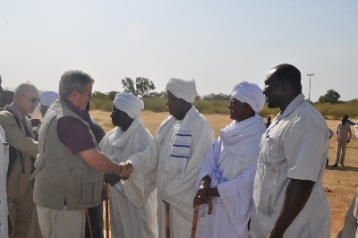 FILE - US Special Envoy to Sudan Scott Gration greets Misseriya tribal elders in Muglad, Sudan in January 2010 (US envoy website)