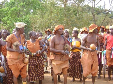 Members of Western Equatoria villagers welcome Sudan President Omer Bashir and FVP Salva Kiir at Anzra airstrip on Tuesday Jan. 19, 2010 (Photo by Philip Thon Aleu -- ST)