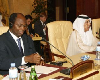 The Joint Chief Mediator Djibril Bassole (L) and the Qatari state minister for foreign affairs Ahmed Bin Abdullah Al Mahmoud