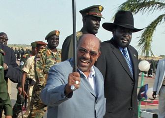 A picture taken on January 9, 2009 shows Sudan's President Omar Al-Bashir (C) and First Vice President Salva Kiir (R) arriving at Upper-Nile State capital city (Getty)