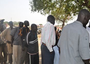 Folks line up to register to vote in Abyei (Gration blog)