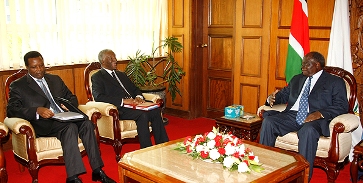 President Kibaki (right) holds talks with former presidents Thabo Mbeki (South Africa) and Pierre Buyoya (Burundi), at his office in Nairobi on Monday February 8, 2010 (Kenya Presidential Press Service)