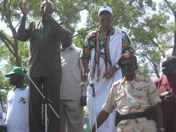 NCP candidate Omer Al Bashir (right) and Presidential Advisor Bona Malwal (left)