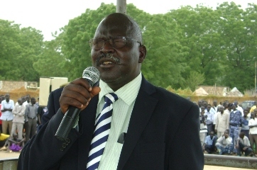 George Athor Deng delivers first campaign speech in Bor on March 1,2010 (Photo by Philip Thon Aleu -- ST)