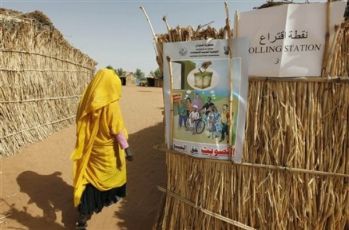 A Sudanese refugee woman enters a polling station in ZamZam IDP's camp in Al Fasher, northern Darfur April 12, 2010 (AP)