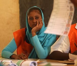 A Sudanese electoral worker listens to a colleague counting votes at a polling station in Khartoum on 16 April 2010 (Photo: Getty Images)