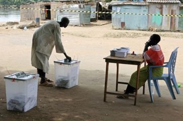 A man casts his ballot at a polling station during the election in Mangalla, Terekeka county, Central Equatoria state, south Sudan April 11, 2010. (Reuters)