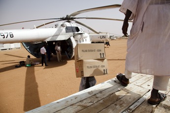 Election materials for the upcoming Sudanese ballot are delivered to an UNAMID flight in El Fasher on 7 April 2010. (Photo: Olivier Chassot/UNAMID)