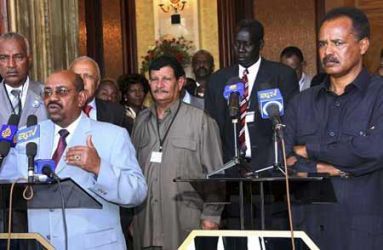 Sudan's president Omer Hassan Al-Bashir (L) addresses a news conference as his Eritrean counterpart Isaias Afwerki (R) looks on in Asmara, March 23, 2009.  (Reuters)