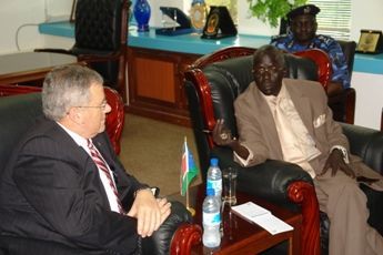 Gen. Gier Chuang and US Special Envoy to Sudan, Scott Gration (ST)