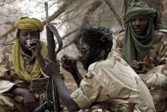 Fighters of the JEM rest in the bush (file)