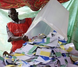 A Sudanese National Elections Commission staff empties a ballot box at the start of vote counting at a polling station in Juba, south Sudan April 16, 2010 (Reuters)