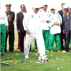 FILE - Sudanese president Omer Hassan Al-Bashir getting ready to kick a soccer ball at a stadium in Omdurman August 20, 2009 (Al-Raed newspaper)