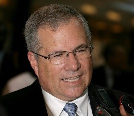 U.S. presidential special envoy to Sudan Scott Gration speaks to the press prior to the opening session of the African Union and United Nations Sudan Consultative Forum in Khartoum on July 17, 2010 (AFP)