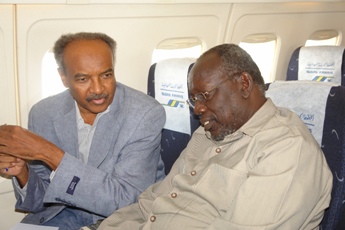 Sudan’s oil minister Dr. Lual Deng (R) listens to  a question posed by Alsir Sidahmed (photo by Saif Aldwla  Marjan)