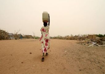 A girl carries a container of water at Sakale Wali IDPs camp in the South Darfur town of Nyala May 29, 2010. (Reuters)