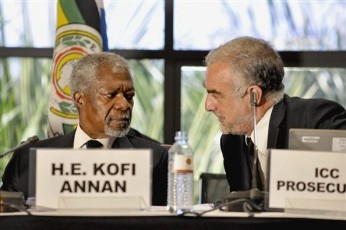 FILE - Former UN Secretary General Kofi Annan, left, talks with ICC Chief Prosecutor Luis Moreno-Ocampo, right, during the opening of the Review Conference of the Rome Statute of the International Criminal Court (ICC) at the Munyonyo Commonwealth Resort, in Kampala, Uganda Monday May 31, 2010 (AP)