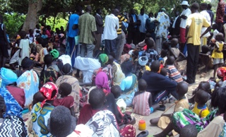 Hundreds of patients listen to Jonglei state officials visiting Ayod - 26.08.2010 (ST)