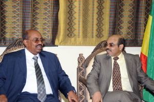 Sudan's President Omer Hassan al-Bashir (L) and Ethiopian Prime Minister Meles Zenawi in Addis Ababa, April 21, 2009 (Reuters)