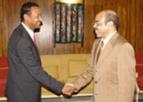Ethiopian Prime Minister Meles Zenawi shakes hands with Sudanese presidential adviser Mustafa Osman Ismail at his office on September 14, 2010 (ENA)