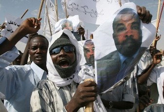 FILE - Displaced protestors hold the picture of the leader of a rival faction of the Sudan Liberation Army, Abdel Wahed Mohamed el-Nur (Reuters)