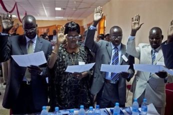 Swearing in of some 50 members of the State High Referendum Committees in Juba, South Sudan Monday, Aug, 23, 2010. (AP)