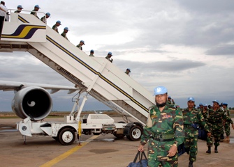 Bangladeshi troops of the United Nations Mission in the Sudan (UNMIS) contingent arriving in Juba, Sudan, March 18, 2006 (photo UN)