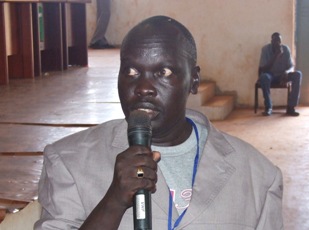 Col. Peter Gai Jaok Payinjair Commissioner speaking in Bentiu, Unity state South Sudan (ST)