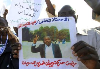Darfurians hold a poster with a picture of SLM Darfuri rebel leader Abdel-Wahid Nur during the arrival of envoys and ambassadors from the UNSC at Juba Airport October 6, 2010 (Reuters)