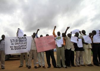 Supporters of the rebel Sudan Liberation Movement (SLM) demonstrate during the arrival of envoys from the U.N. Security Council at Juba Airport in South Sudan October 6, 2010. (Reuters)