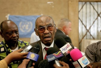 Mohamed Ibrahim Khalil,chairman of the South Sudan referendum Commission, speaks to the press as the international community hands over voter registration kits, registration training books and other materials to Sudanese referendum authorities on October 30, 2010, in Khartoum (AFP)