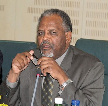 Sudan's central bank governor Sabir Mohammad al-Hassan speaks during a news conference attended by the heads of Sudan's commercial banks in Khartoum September 30, 2010 (Reuters)