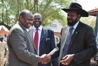 South Sudan president Salva Kiir Mayadrit shakes hands with SPLM SG Pagan Amum while GOSS VP Riek Machar similing (photo SPLM Today)