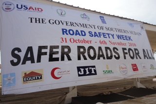 A joint banner for Road Safety Week in Juba, South Sudan, Nov. 6, 2010 (ST)