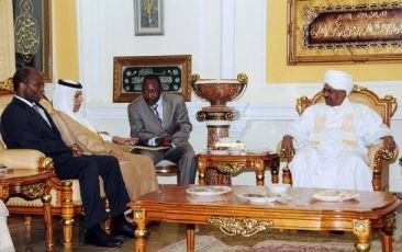 President Omer Al-Bashir (R) meets joint UN-AU mediator Djibril Bassole (L) and Qatar's Minister of State for Foreign Affairs Ahmed Bin Abdullah Al-Mahmoud (2nd L) in Khartoum November 27, 2010. (Reuters)