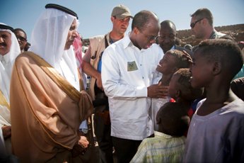 The AU-UN chief mediator Djibril Bassole (L) speaks with kids at Kalma camp as Qatari Minister of State for Foreign Affairs Ahmed bin Abdullah Al-Mahmoud (R), sands besides him on November 29, 2010 (photo UNAMID)