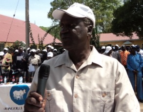 Jonglei governor Kuol Manyang Juuk, speaking at rally in Bor to officially launch media campaigns for the South Sudan referendum, Nov. 8, 2010 (ST)