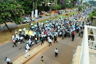 Hundreds of Southern Sudanese march through the streets of Kampala, in Uganda demanding separation from northern Sudan in January referendum on July 5, 2010. (Domtix)