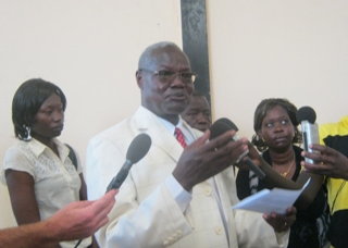 Justice Chan Reec Madut, SSRB's boss addressing the media in Juba upon receiving voters registration materials recently. The number of registered voters in South Sudan has hit 1million in a period of one week. (ST)