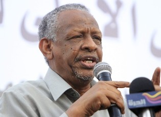 Sudan's National Congress Party (NCP) deputy leader and presidential assistant Nafi Ali Nafi addresses a rally during a campaign for the referendum on Sudan's unity, in Khartoum November 9, 2010 (Reuters)