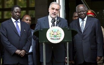 FILE - International Criminal Court (ICC) chief prosecutor Luis Moreno-Ocampo addresses the media after meeting Kenya's President Mwai Kibaki (R) and Prime Minister Raila Odinga (L) in Kenya's capital Nairobi, November 5, 2009 (Reuters)