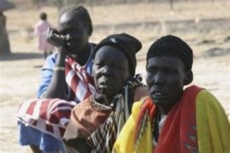 Some of Abyei IDps from the Ngok Dinka tribe in the village of Dokra, central Sudan, Dec. 12, 2007 (AP)