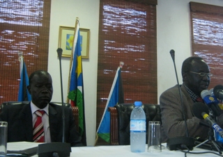 Achier Deng, SSRB's Commissioner for operations (L) flanked by Samuel Maccar, his counterpart for public outreach addressing the media in Juba on November 19, 2010 (ST)