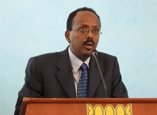 Somali Prime Minister Mohammed Abdullahi Farmajo addresses officials after his swearing in ceremony at the Presidential residence in Mogadishu, Somalia. Monday Nov. 1, 2010 (AP)