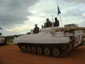 UN tanks patroling Abyei town on July 23, 2009 (UNMIS)